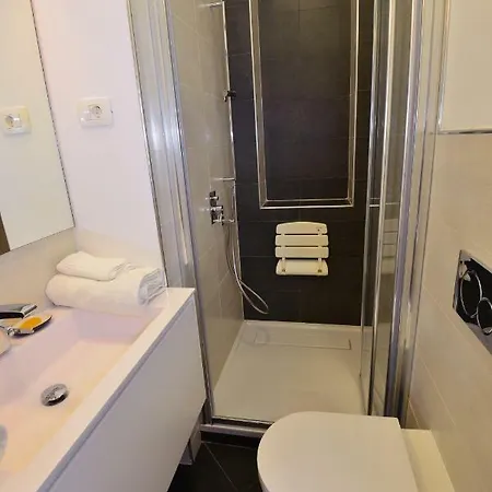Gita In - Excellent Location Apartment