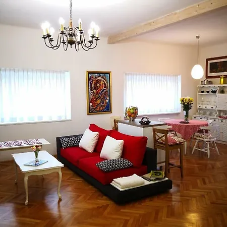 Gita In - Excellent Location Apartment