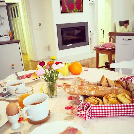 Gita In - Excellent Location Apartment