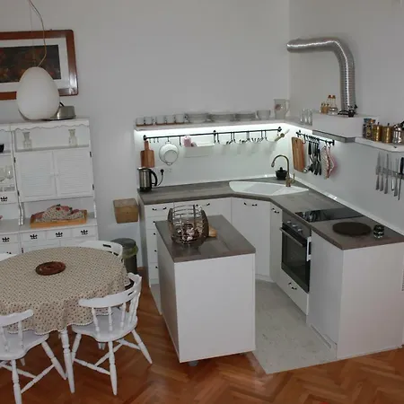 Gita In - Excellent Location Apartment Split